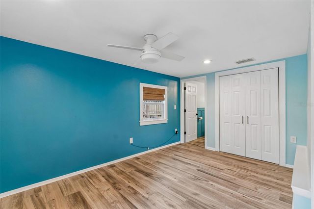 1304 E KNOLLWOOD STREET, Tampa, FL 33604