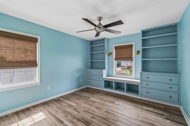 1304 E KNOLLWOOD STREET, Tampa, FL 33604