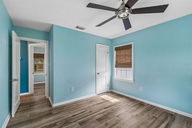 1304 E KNOLLWOOD STREET, Tampa, FL 33604