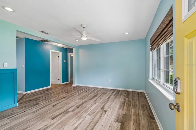 1304 E KNOLLWOOD STREET, Tampa, FL 33604