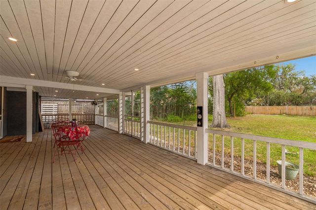 1304 E KNOLLWOOD STREET, Tampa, FL 33604