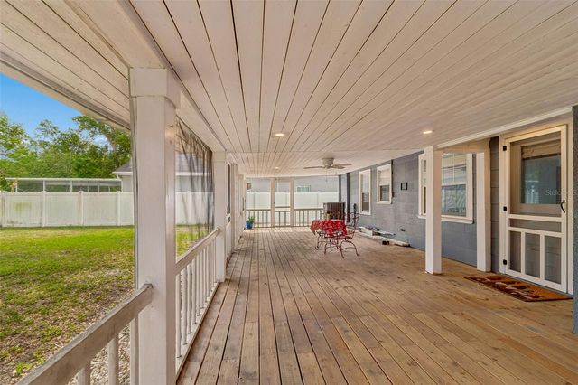 1304 E KNOLLWOOD STREET, Tampa, FL 33604