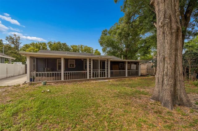 1304 E KNOLLWOOD STREET, Tampa, FL 33604