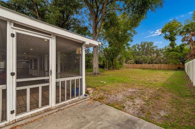 1304 E KNOLLWOOD STREET, Tampa, FL 33604