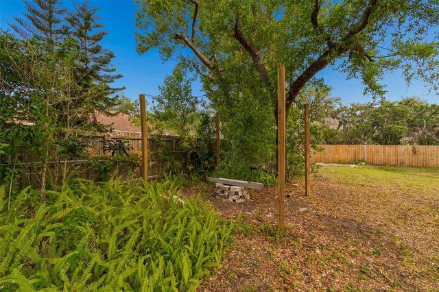 1304 E KNOLLWOOD STREET, Tampa, FL 33604