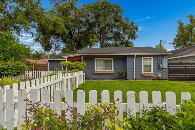 1304 E KNOLLWOOD STREET, Tampa, FL 33604