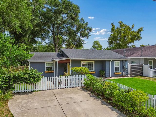 1304 E KNOLLWOOD STREET, Tampa, FL 33604