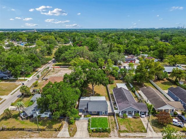 1304 E KNOLLWOOD STREET, Tampa, FL 33604