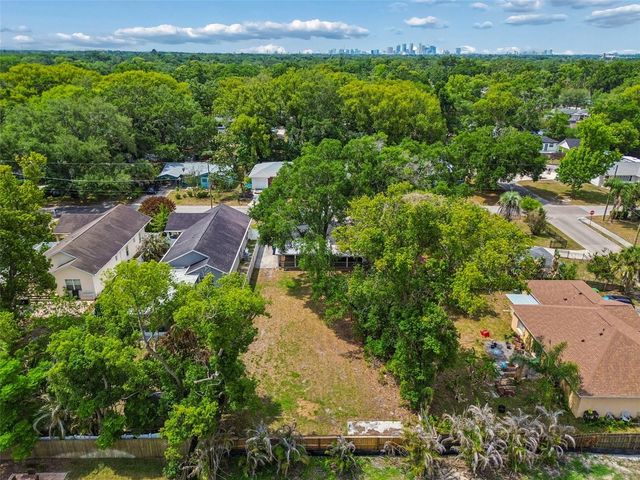 1304 E KNOLLWOOD STREET, Tampa, FL 33604