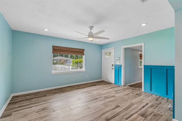 1304 E KNOLLWOOD STREET, Tampa, FL 33604
