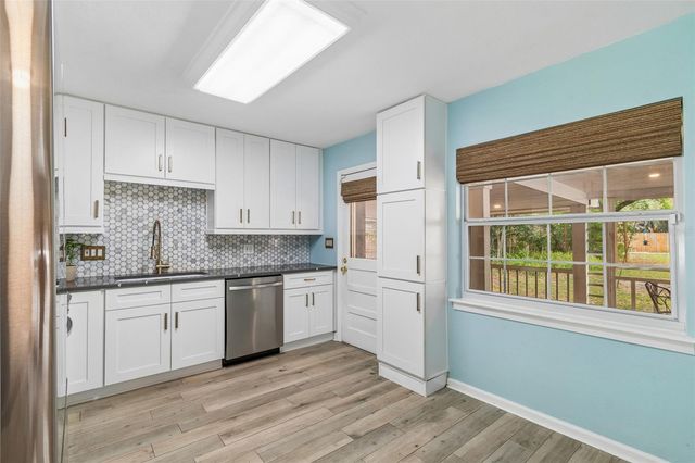 1304 E KNOLLWOOD STREET, Tampa, FL 33604