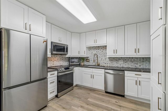 1304 E KNOLLWOOD STREET, Tampa, FL 33604