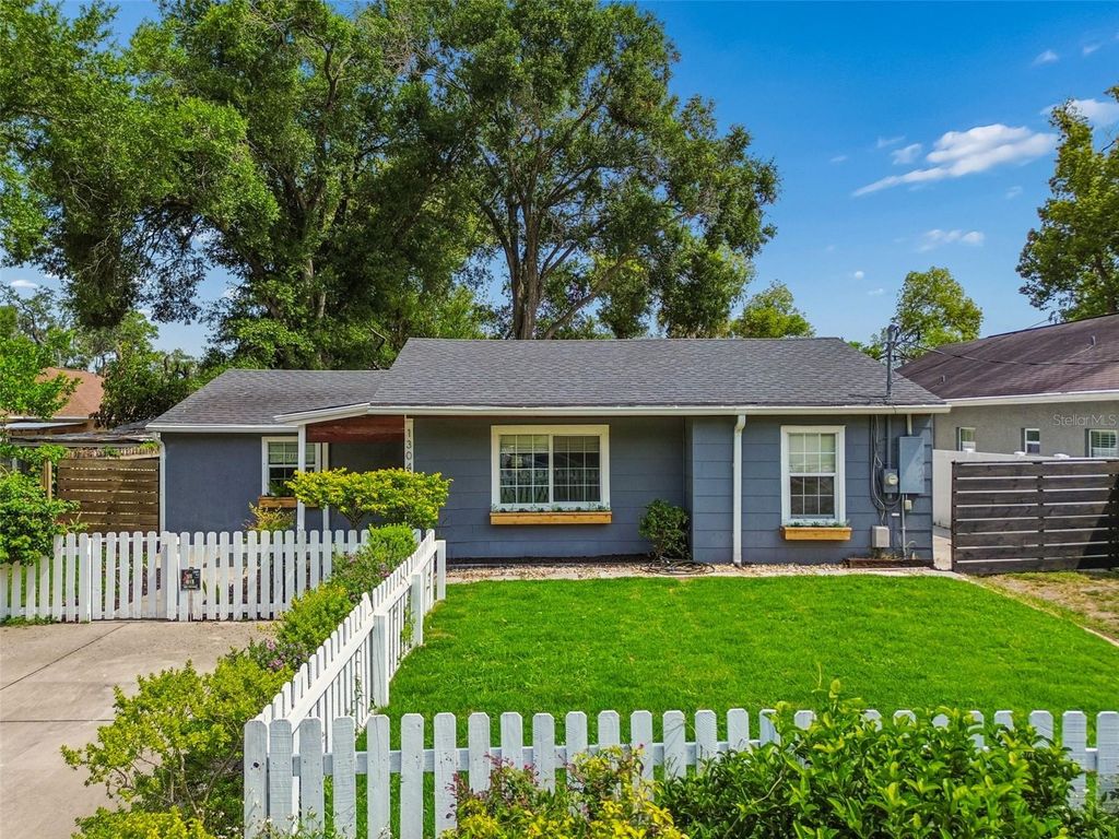 1304 E KNOLLWOOD STREET, Tampa, FL 33604