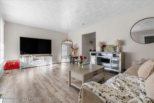 3600-3602 Sandhurst Drive, Lansing, MI 48911