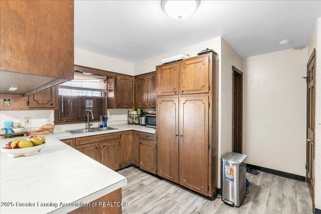 3600-3602 Sandhurst Drive, Lansing, MI 48911