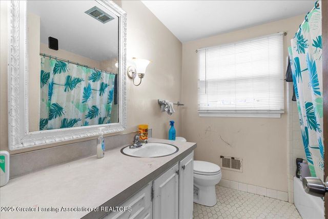 3600-3602 Sandhurst Drive, Lansing, MI 48911