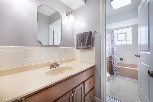 3023 N Paris Avenue 206, River Grove, IL 60171