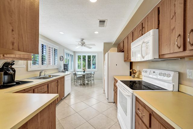 2160 SW 93 Way 1002, Davie, FL 33324