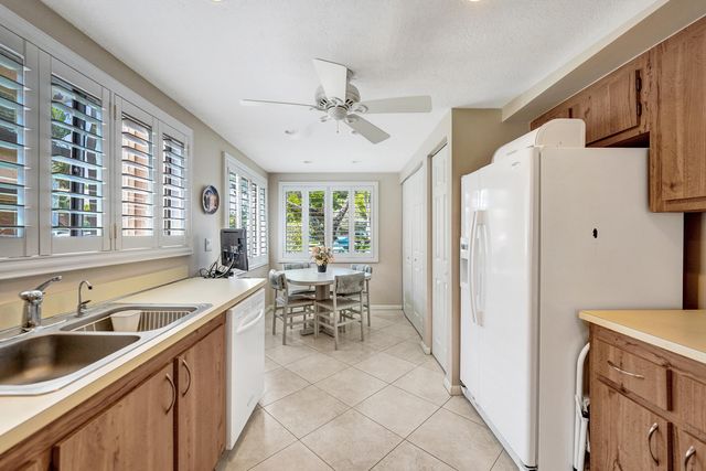 2160 SW 93 Way 1002, Davie, FL 33324