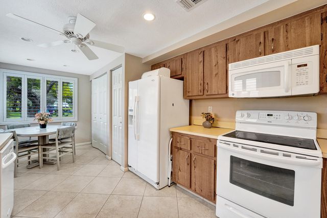 2160 SW 93 Way 1002, Davie, FL 33324