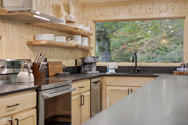 2951 Webb Creek Road, Sevierville, TN 37876