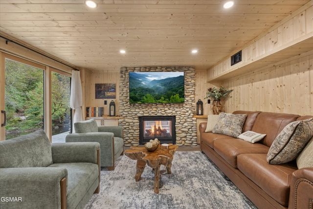 2951 Webb Creek Road, Sevierville, TN 37876