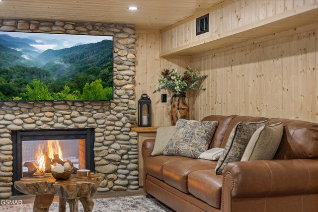 2951 Webb Creek Road, Sevierville, TN 37876