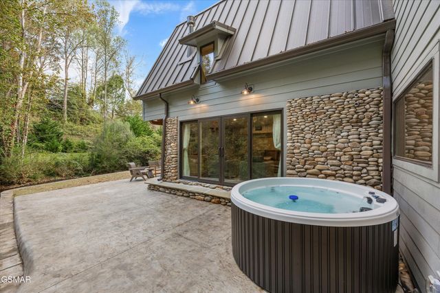 2951 Webb Creek Road, Sevierville, TN 37876