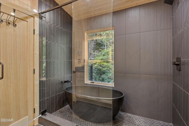 2951 Webb Creek Road, Sevierville, TN 37876