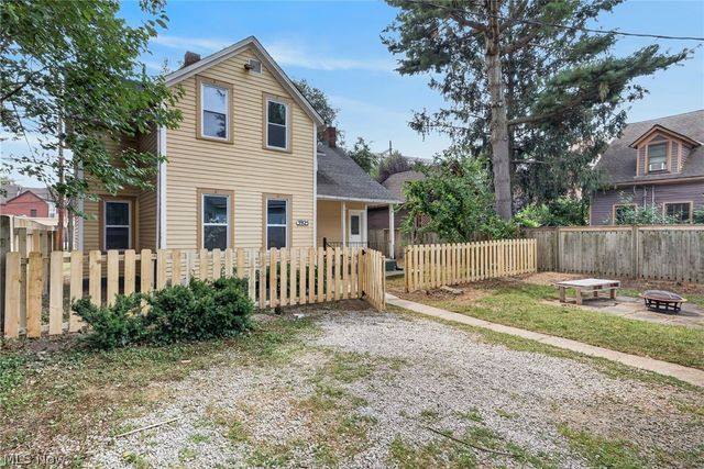 3925 Bridge Avenue, Cleveland, OH 44113
