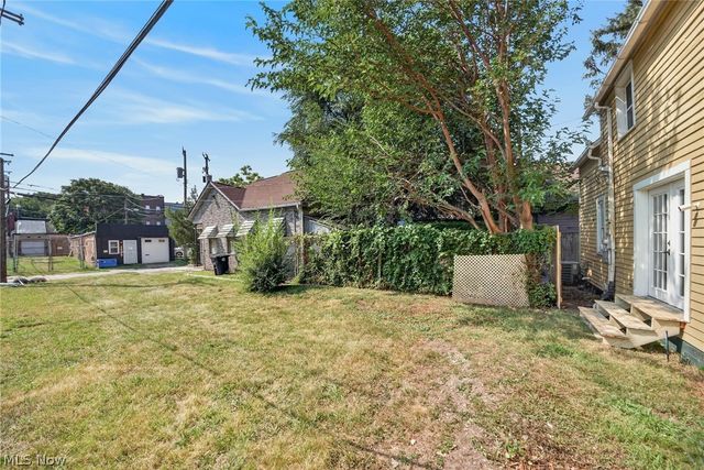 3925 Bridge Avenue, Cleveland, OH 44113