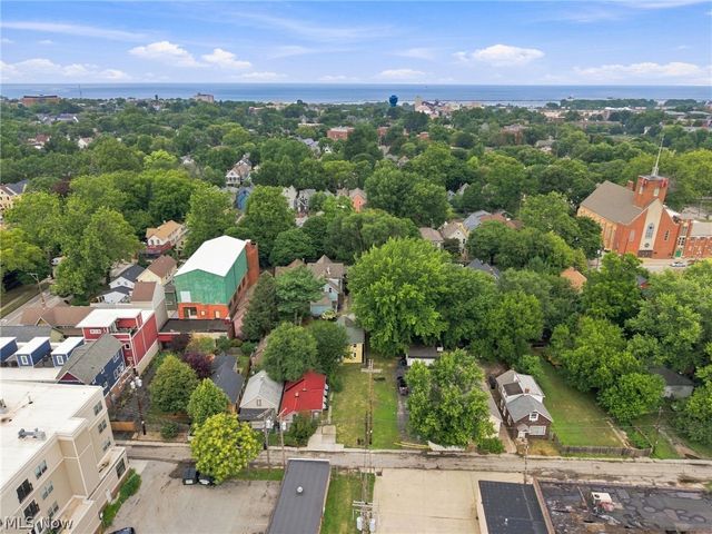 3925 Bridge Avenue, Cleveland, OH 44113