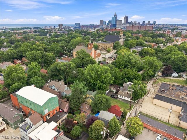 3925 Bridge Avenue, Cleveland, OH 44113