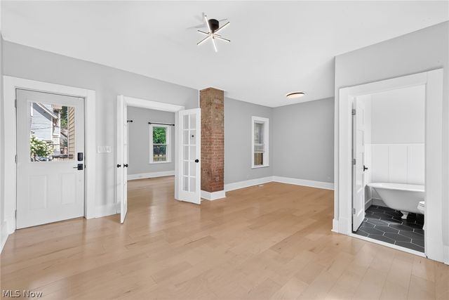 3925 Bridge Avenue, Cleveland, OH 44113