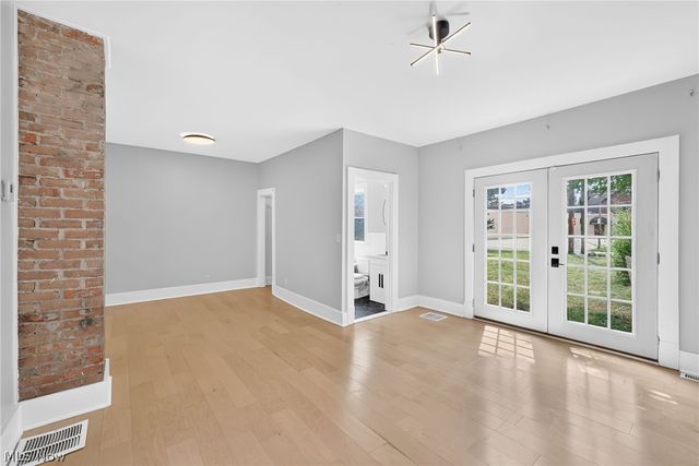 3925 Bridge Avenue, Cleveland, OH 44113