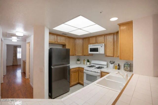 130 S Barranca 305, West Covina, CA 91791
