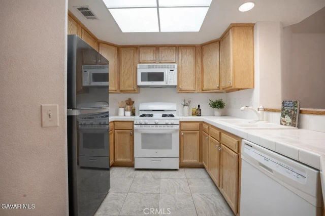 130 S Barranca 305, West Covina, CA 91791