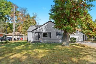 21130 8 1/2 Mile Road, Southfield, MI 48075