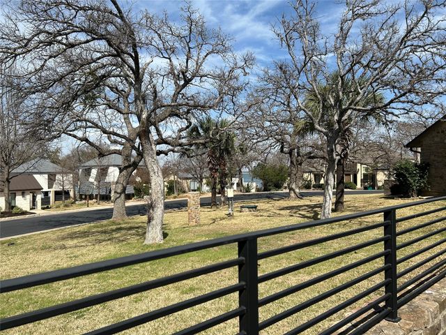 100 Bay Point DR 7, Horseshoe Bay, TX 78657