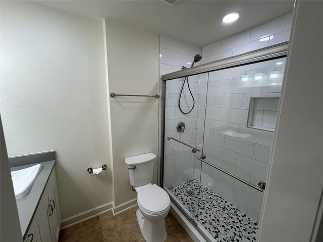 100 Bay Point DR 7, Horseshoe Bay, TX 78657