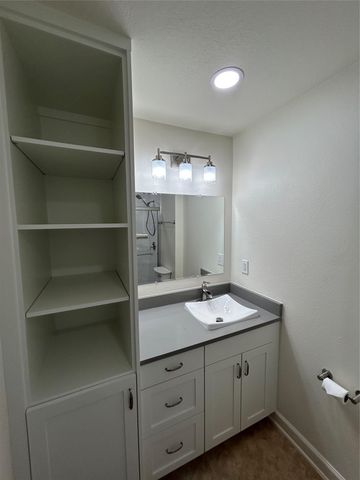 100 Bay Point DR 7, Horseshoe Bay, TX 78657