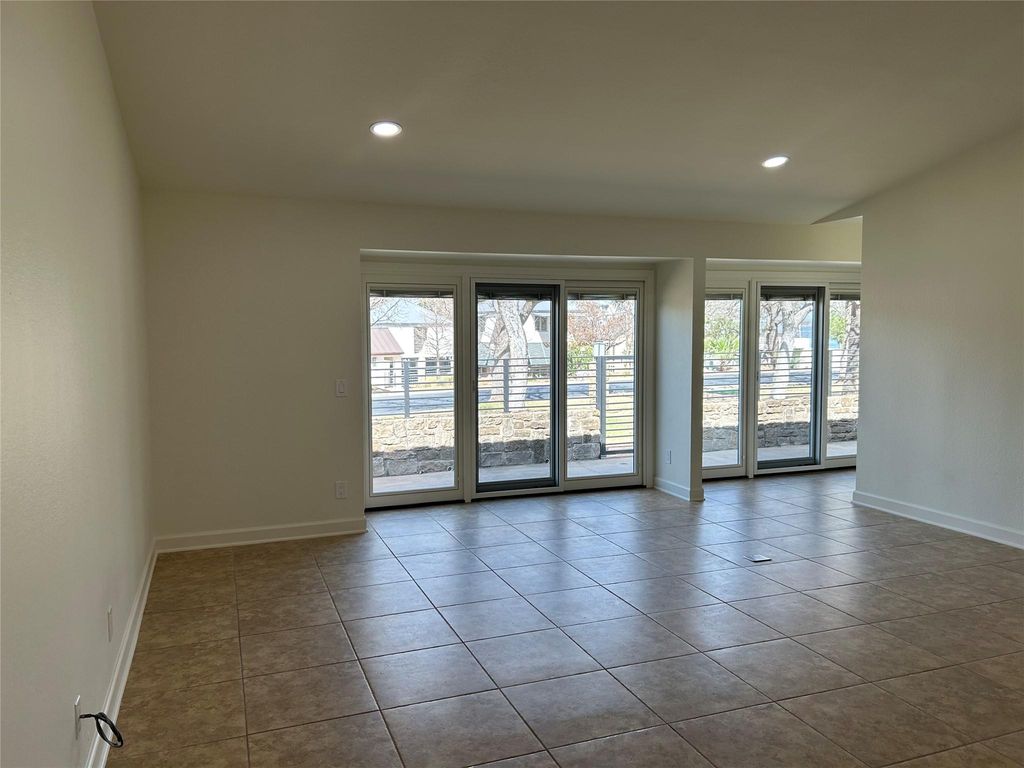 100 Bay Point DR 7, Horseshoe Bay, TX 78657