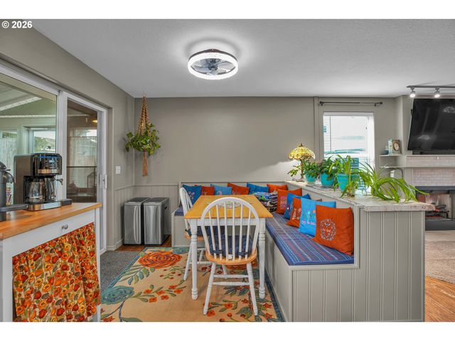 51764 Se 6TH St, Scappoose, OR 97056