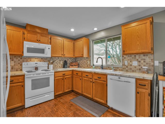 51764 Se 6TH St, Scappoose, OR 97056