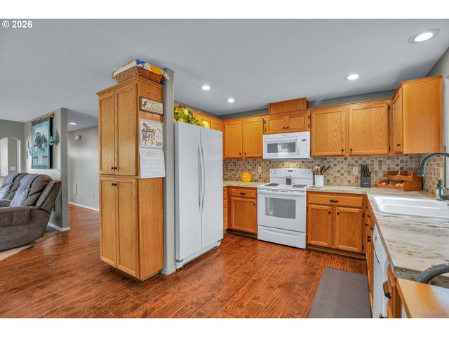 51764 Se 6TH St, Scappoose, OR 97056