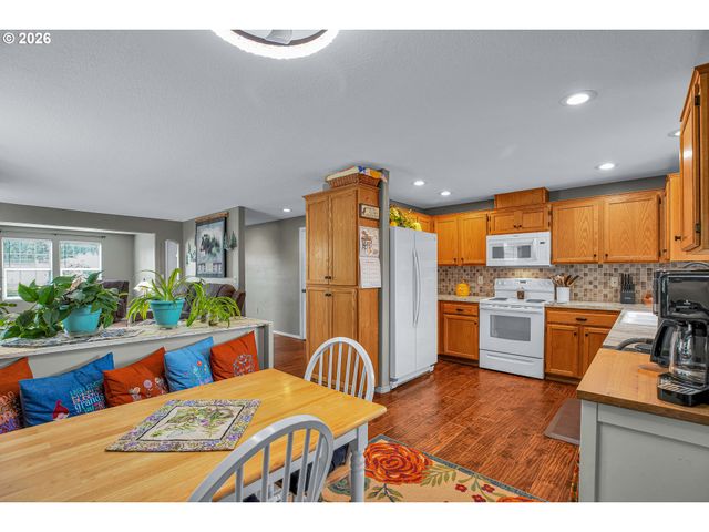 51764 Se 6TH St, Scappoose, OR 97056