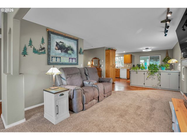 51764 Se 6TH St, Scappoose, OR 97056