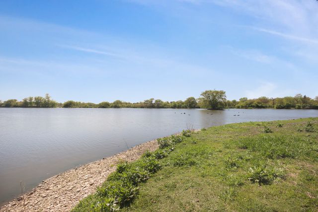 3321 E Reichert Drive, Crete, IL 60417