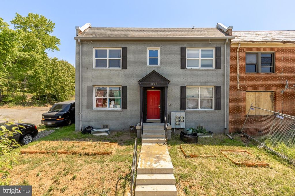 1227 18TH PL NE, Washington, DC 20002