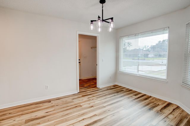 2989 Via Conquistadores, Navarre, FL 32566